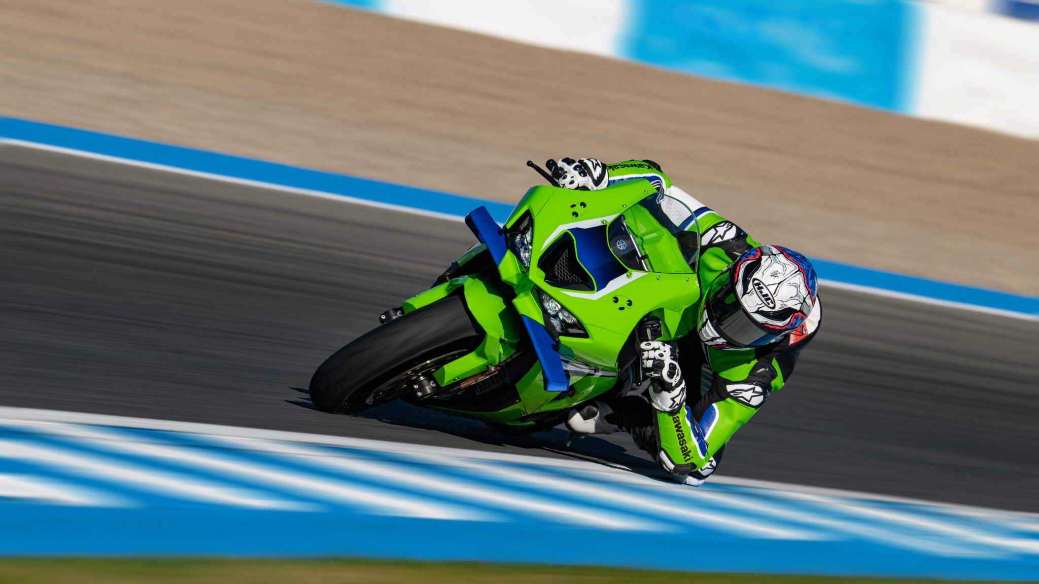 hi-26-ZX1003-A-40-TGN1-AFA00-D-A-004-edited-2048x1152