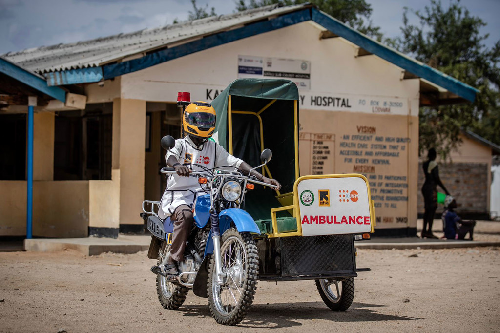 a actual sequía ha dificultado mucho el acceso de las mujeres del condado de Turkana (Kenia) a los servicios sanitarios esenciales, una situación peligrosa que la motoambulancia del UNFPA está ayudando a resolver.