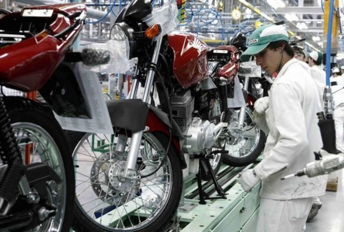 Por la baja de las ventas, Honda suspenderá la producción de autos y motos durante todo marzo