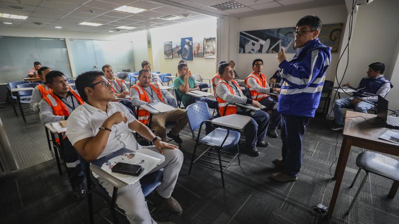 Sutran adopta recomendaciones de la OCDE para mejorar la seguridad en el transporte terrestre | Radio Nacional