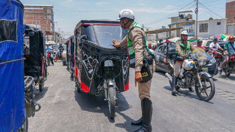 Piura: intervienen y sancionan 20 mototaxis que circulaban en zonas restringidas