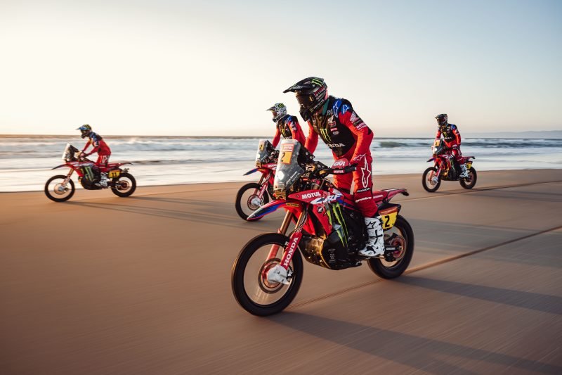 Honda presenta a su equipo oficial para el Dakar 2023