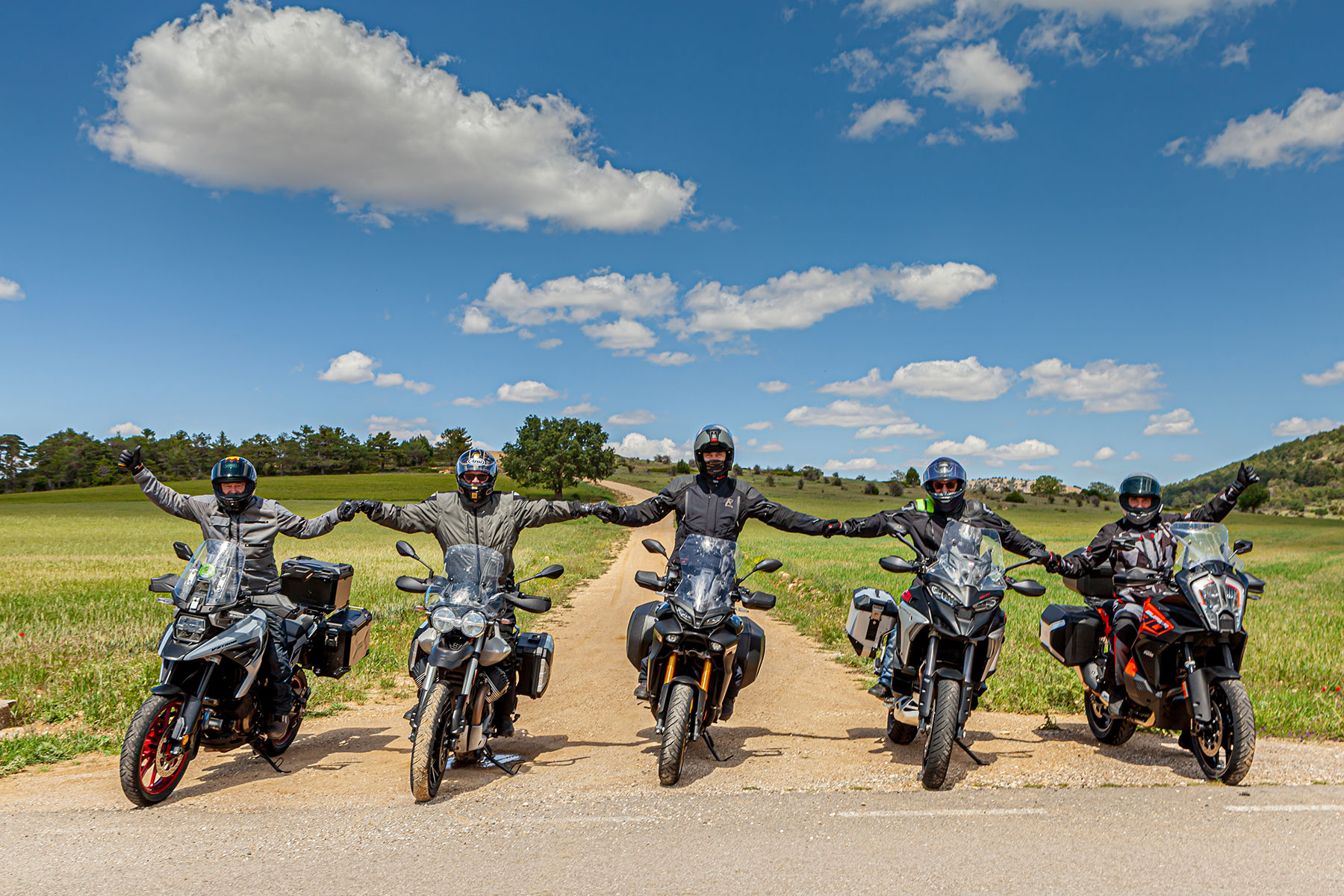 Elección de la Moto Viajera 2023: y la ganadora es... • MOTOVIAJEROS /  Revista de viajes y rutas en moto