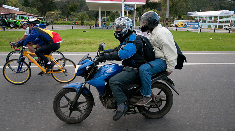 Defensoría: “Ley que prohíbe dos pasajeros en moto afectaría derecho a libre tránsito”