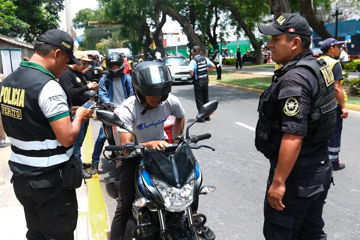 Multas de hasta S/ 1,320 por ir dos personas en moto en Lima y Callao:  Montos, sanciones y qué dice la norma - ATV