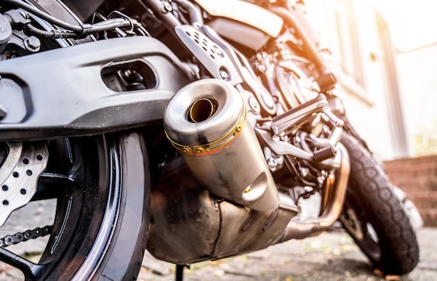 Sistema de escape de motocicleta con revestimiento de plástico | Foto Premium