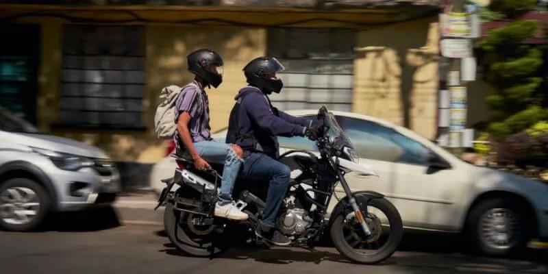 Uber Motocicleta: La Alternativa De Movilidad En Ciudades Grandes | Full Time Motos