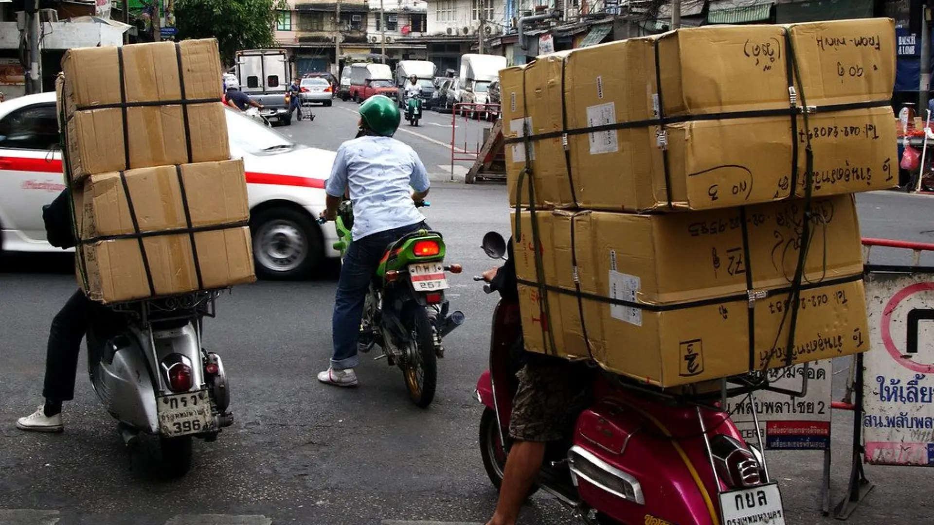Viajas en moto? Consejos para colocar la carga de manera segura y correcta