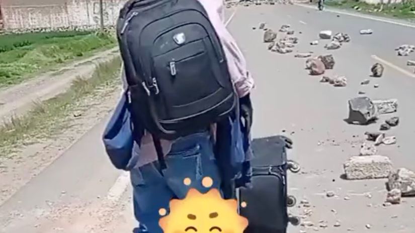Peruano transporta su equipaje en una llanta en medio del paro: "No va a la NASA porque no quiere" | Radio Capital