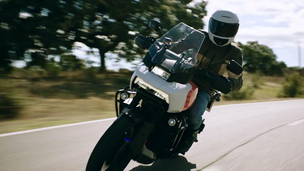 The first motorcycle helmet that protects against air pollution - Zyon Helmets
