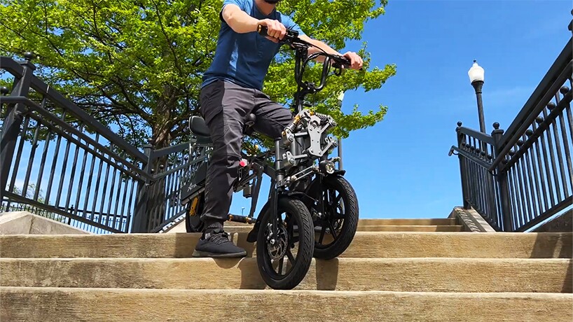Afreda S6 3-wheeled e-scooter folds, tilts and rolls over uneven ground
