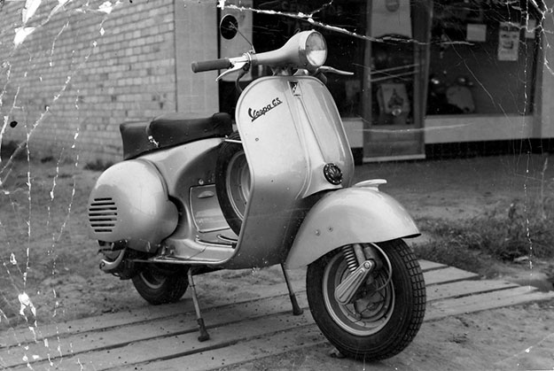 La moto Vespa cumple nada más y nada menos que 70 años – REVISTA TODO LO  CHIC