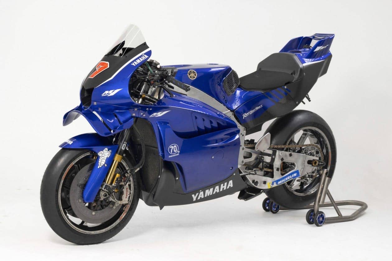 yamaha-m1-v4-debut-01-1